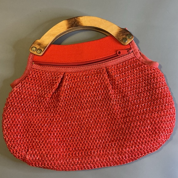 Vintage Red Raffia Handbag Purse Tote Clutch Woven Tote with Wooden Handles - Picture 3 of 5